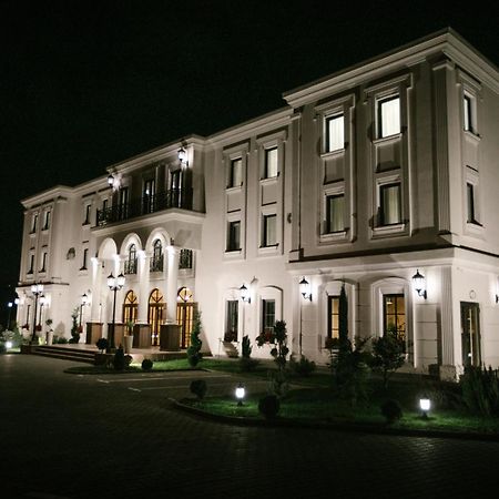 Hotel Beli Dvor Cacak Luaran gambar
