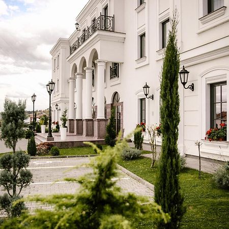 Hotel Beli Dvor Cacak Luaran gambar