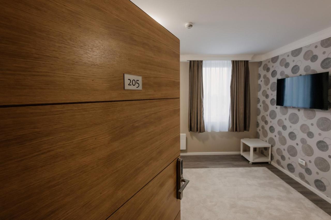 Hotel Beli Dvor Cacak Luaran gambar