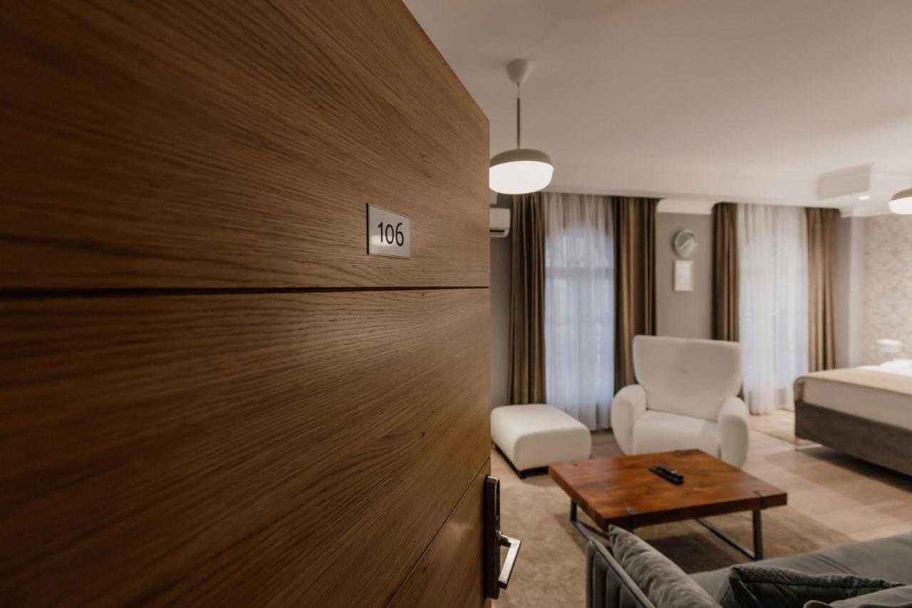 Hotel Beli Dvor Cacak Luaran gambar