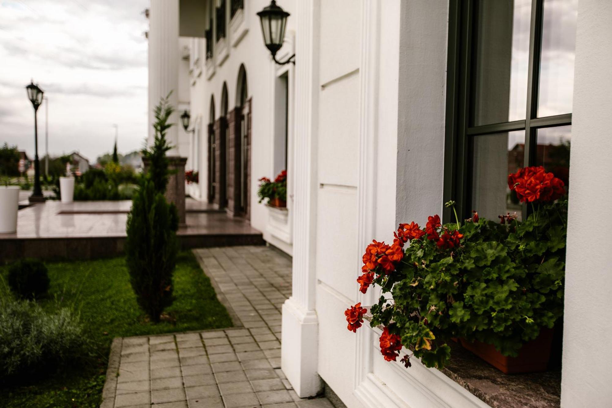 Hotel Beli Dvor Cacak Luaran gambar