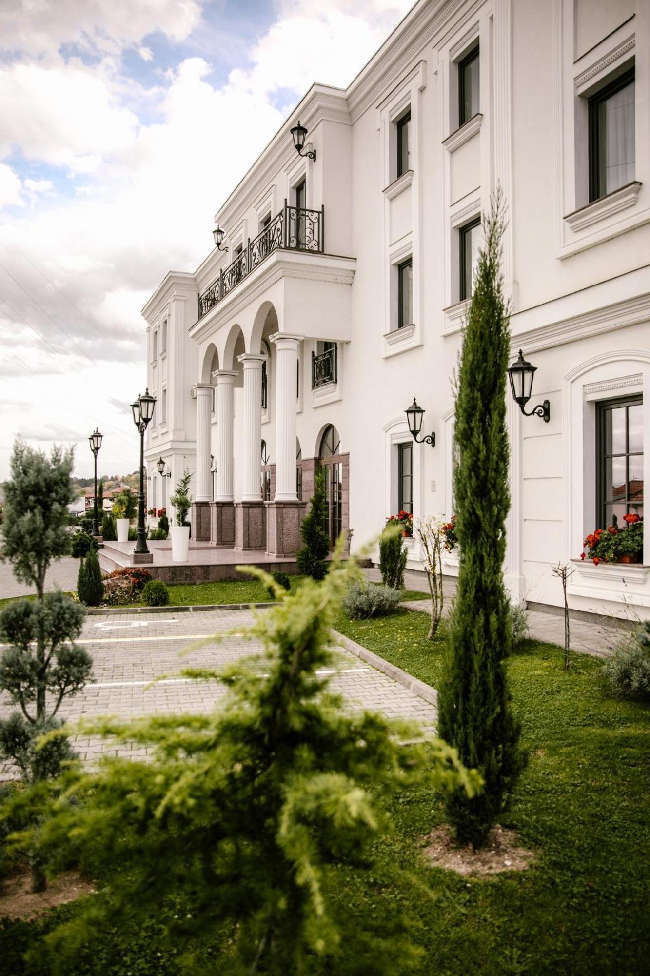 Hotel Beli Dvor Cacak Luaran gambar