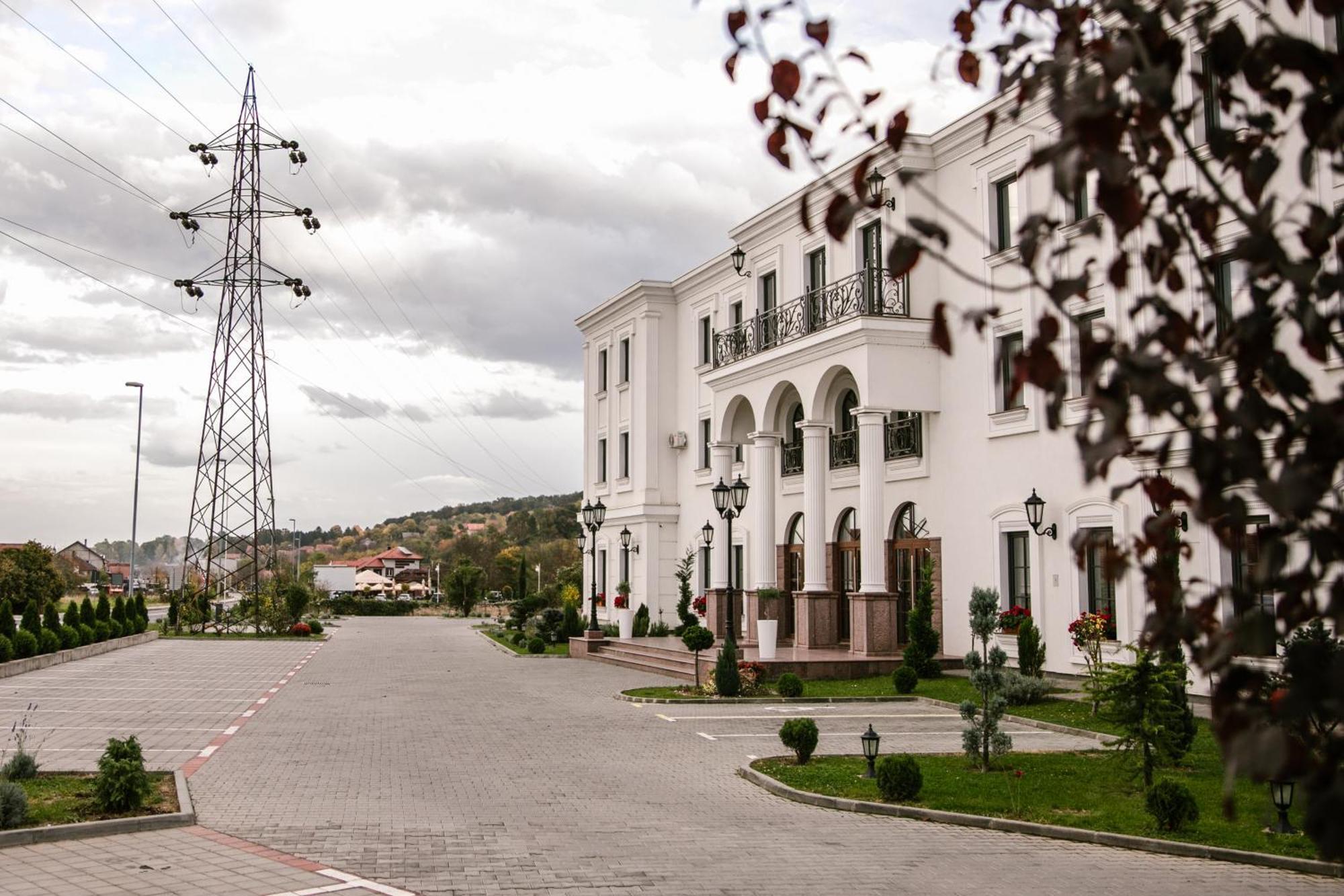 Hotel Beli Dvor Cacak Luaran gambar