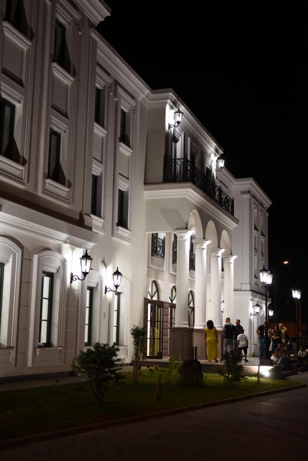 Hotel Beli Dvor Cacak Luaran gambar