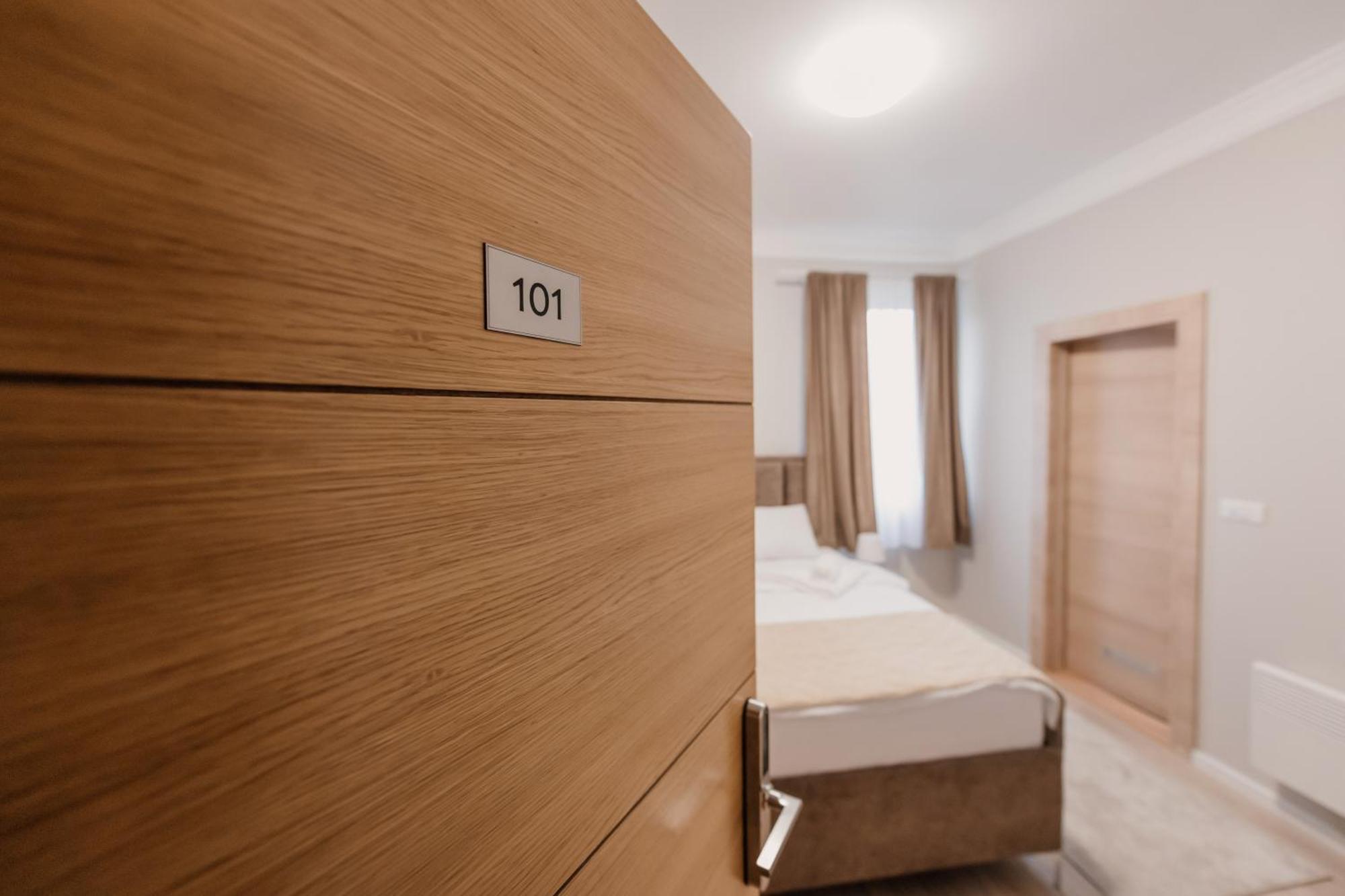 Hotel Beli Dvor Cacak Bilik gambar