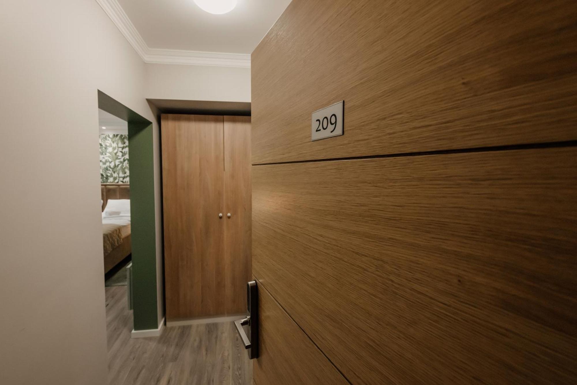Hotel Beli Dvor Cacak Luaran gambar