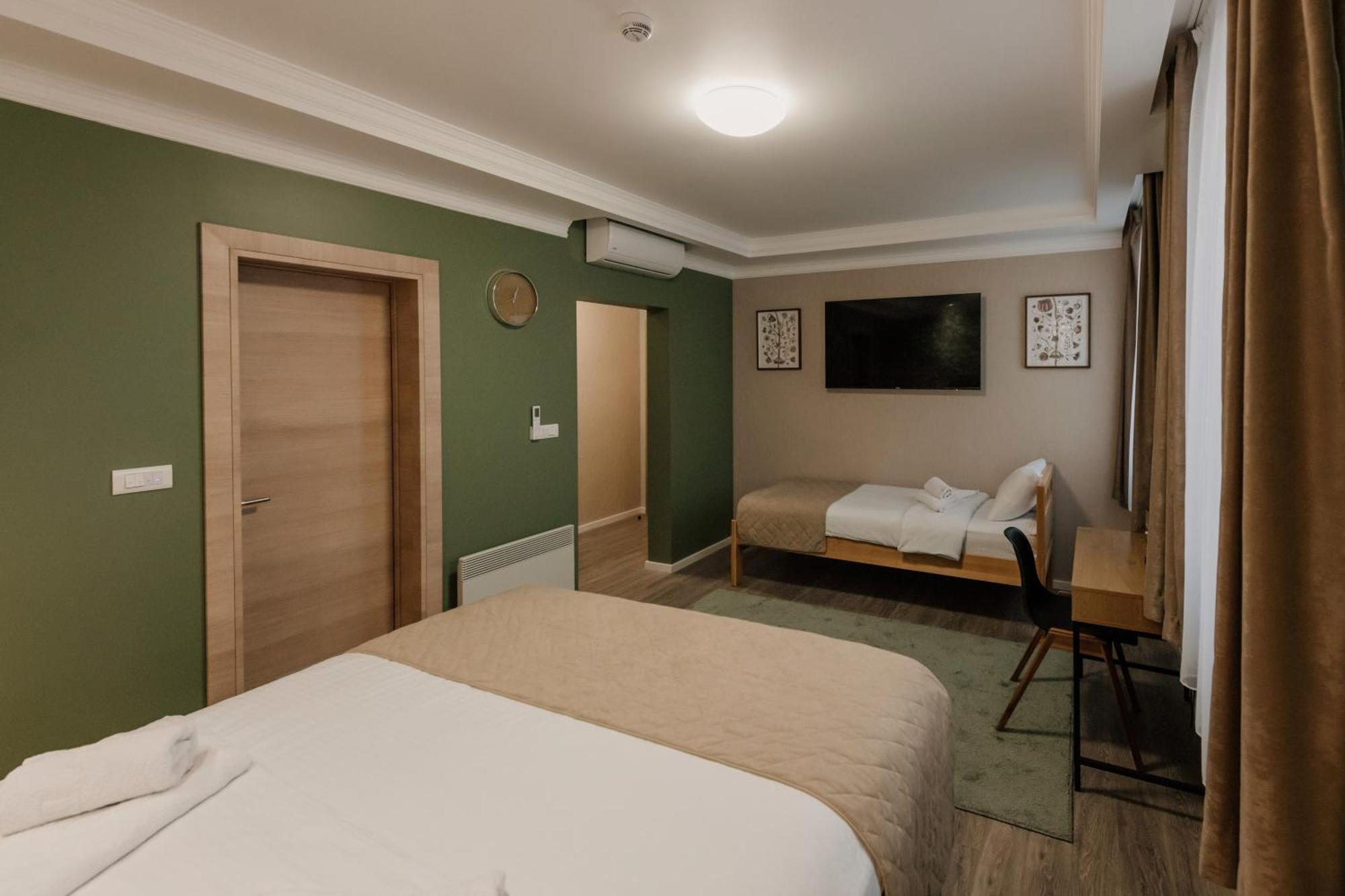 Hotel Beli Dvor Cacak Luaran gambar