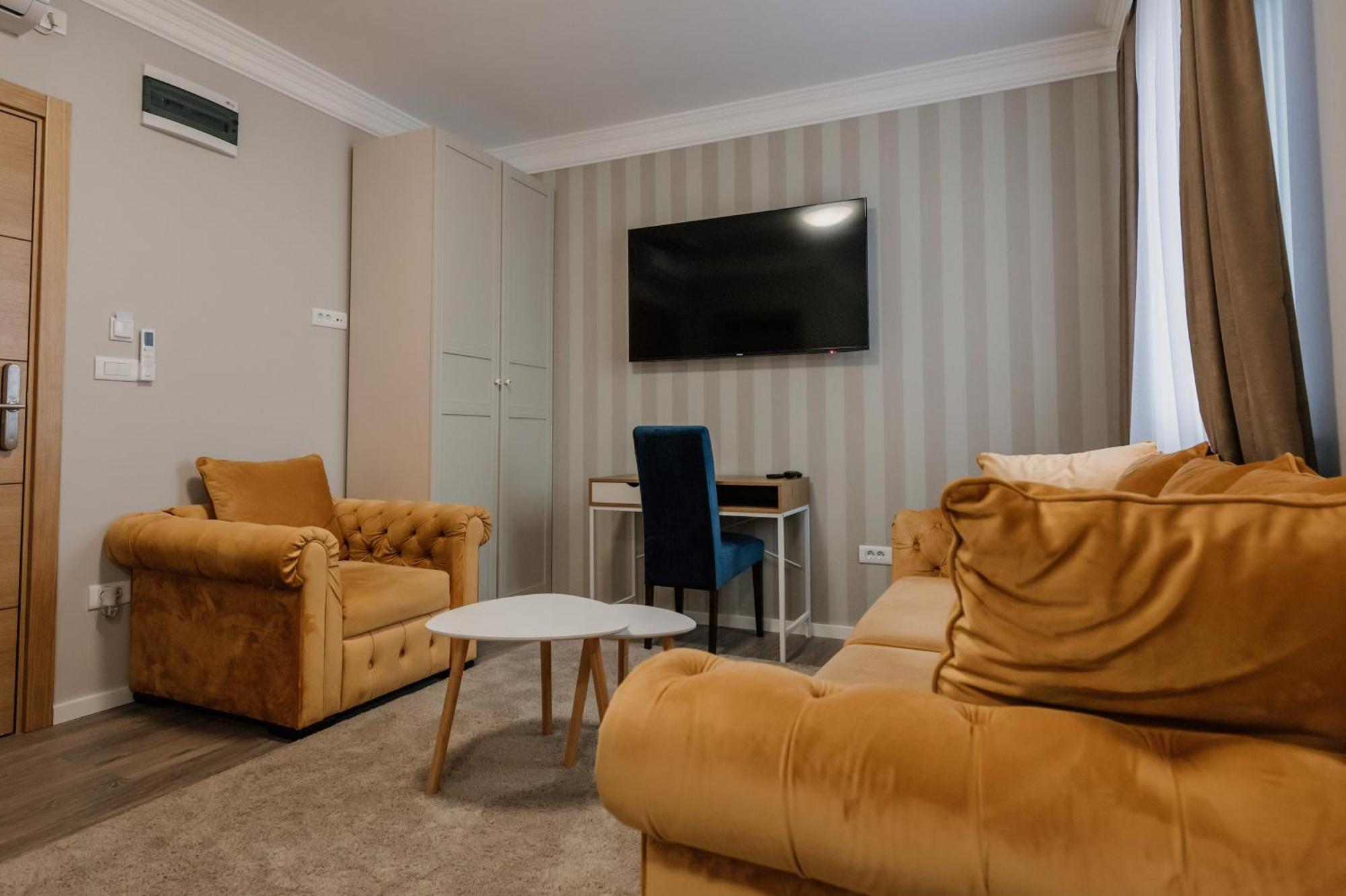 Hotel Beli Dvor Cacak Luaran gambar