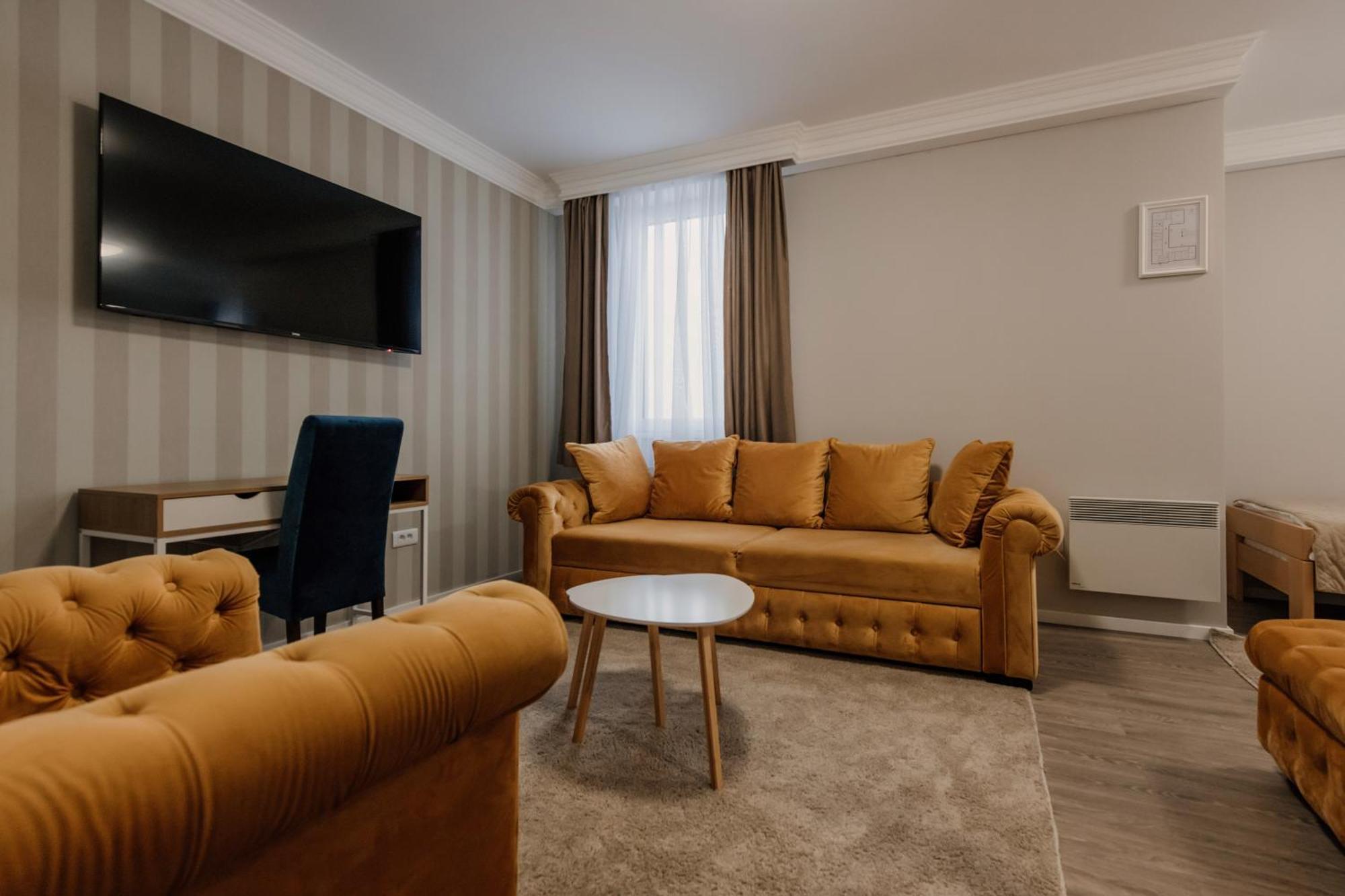 Hotel Beli Dvor Cacak Luaran gambar
