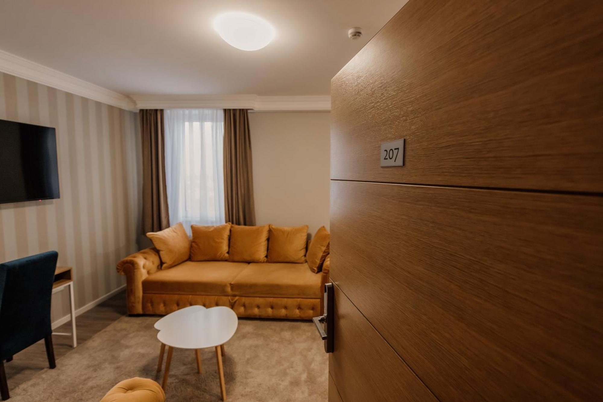 Hotel Beli Dvor Cacak Luaran gambar
