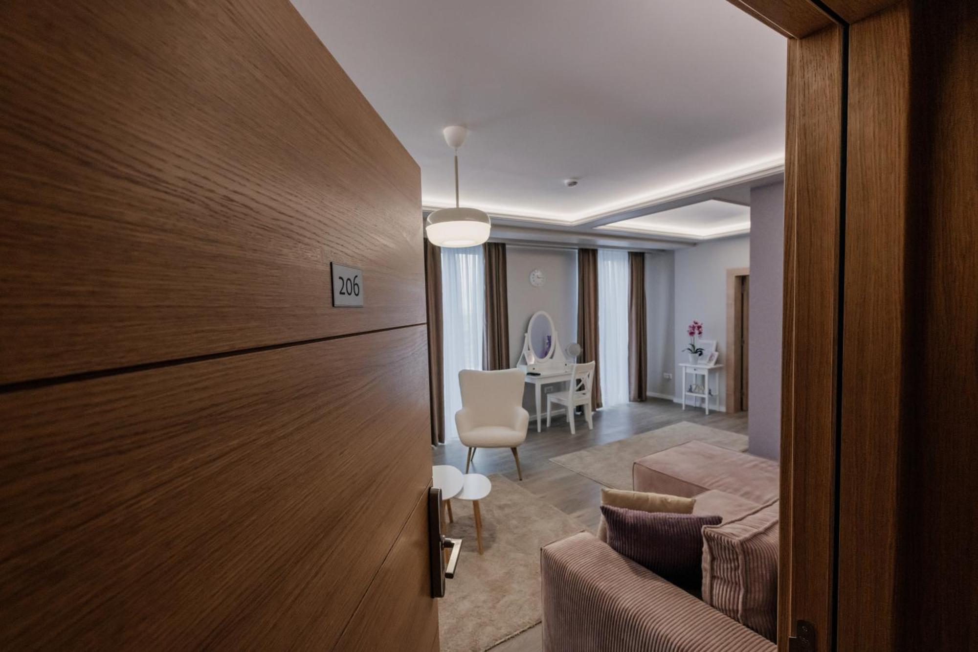 Hotel Beli Dvor Cacak Luaran gambar