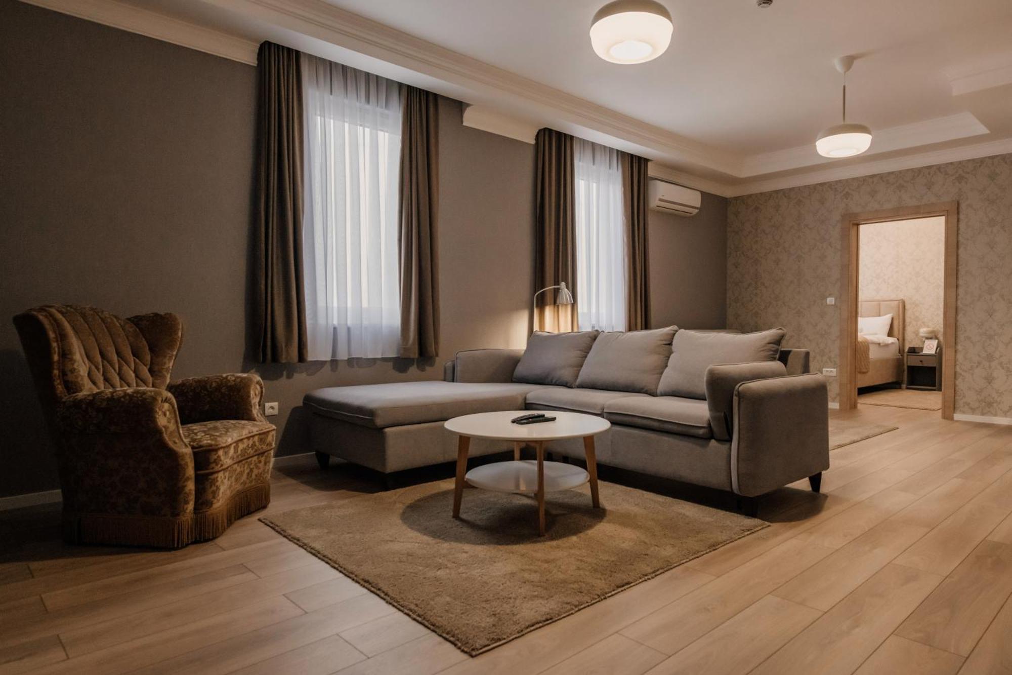 Hotel Beli Dvor Cacak Luaran gambar