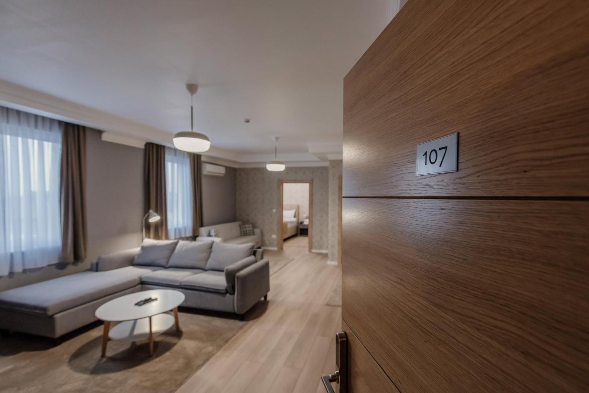 Hotel Beli Dvor Cacak Luaran gambar