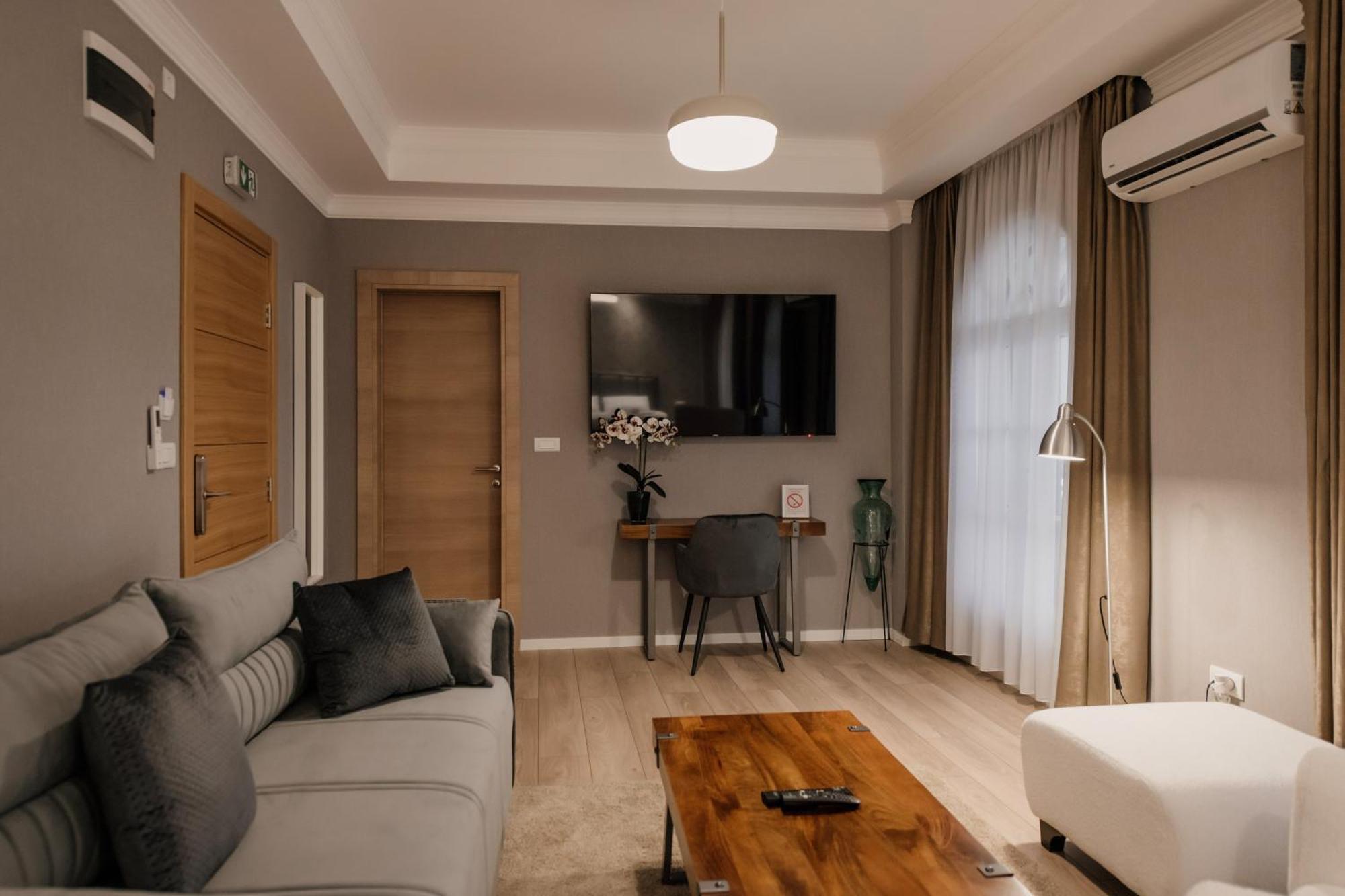 Hotel Beli Dvor Cacak Luaran gambar