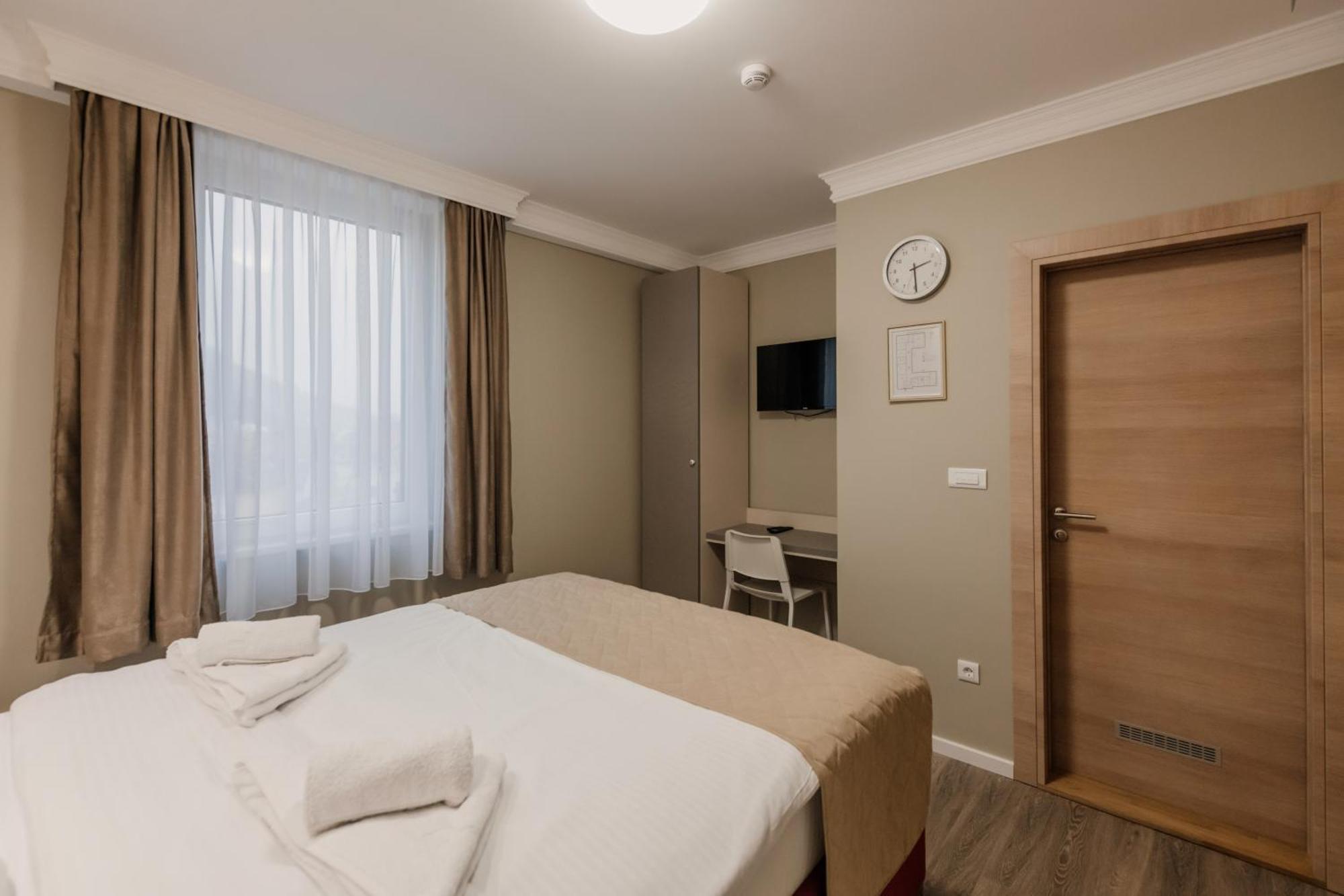 Hotel Beli Dvor Cacak Luaran gambar