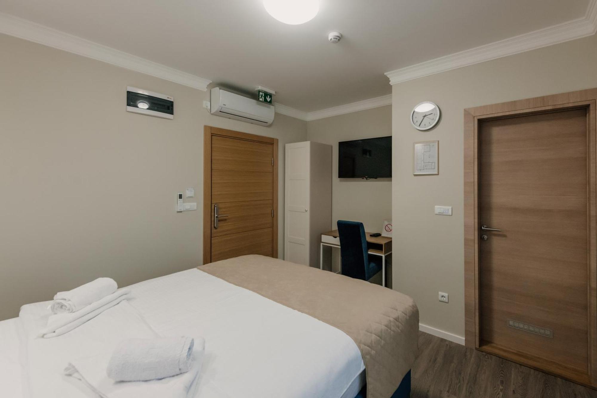 Hotel Beli Dvor Cacak Luaran gambar